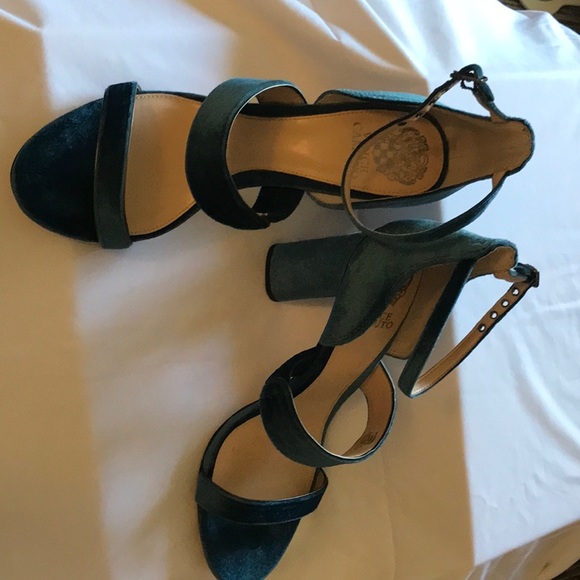 Vince Camuto Robeka Velvet Sandals Peacock NWT - Picture 2 of 3